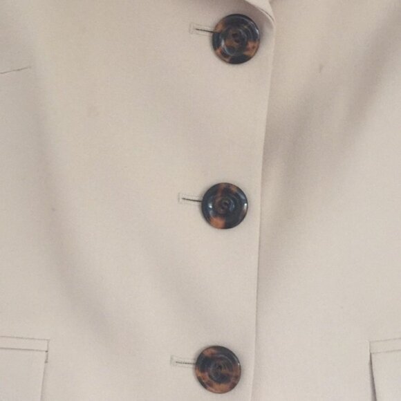 Tan blazer with tortoise buttons - Picture 2 of 6